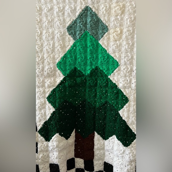 Vintage Christmas Tree Afghan. - Picture 3 of 3